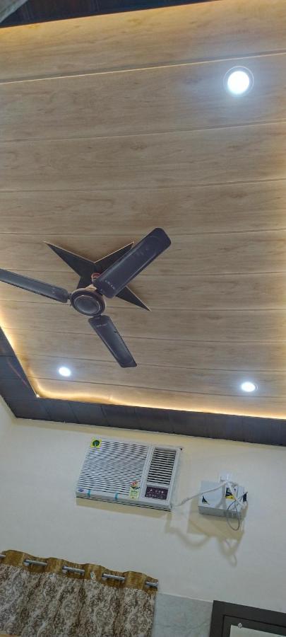Saroja Paying Guest House Varanasi Exterior photo