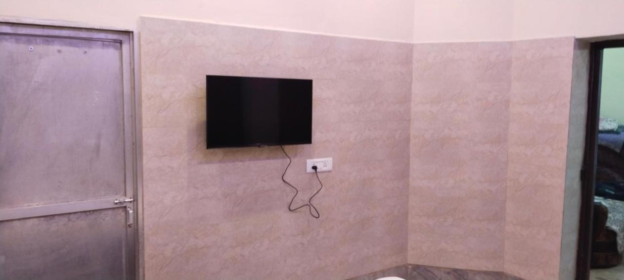 Saroja Paying Guest House Varanasi Exterior photo