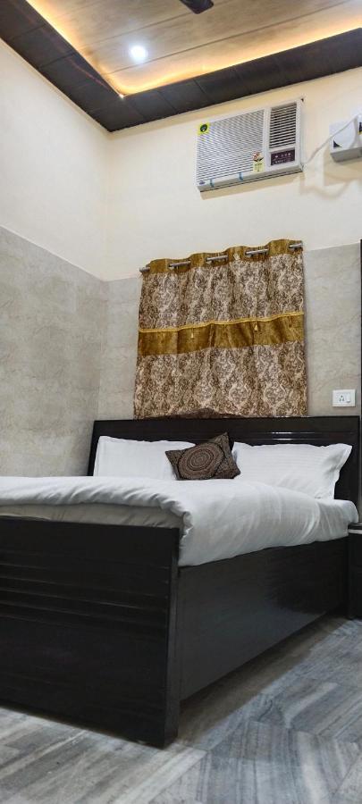 Saroja Paying Guest House Varanasi Exterior photo