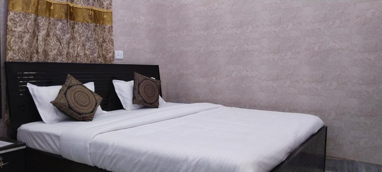Saroja Paying Guest House Varanasi Exterior photo