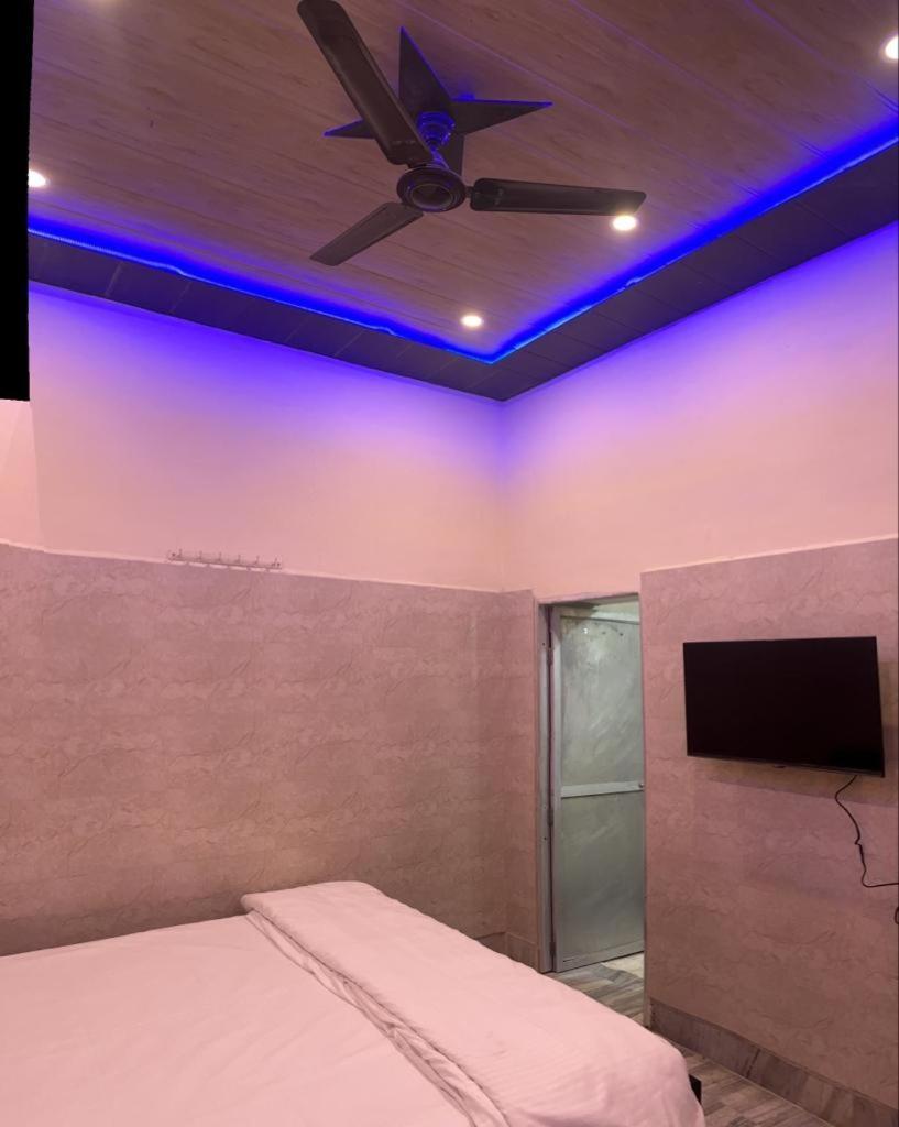 Saroja Paying Guest House Varanasi Exterior photo