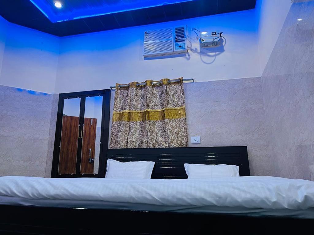 Saroja Paying Guest House Varanasi Exterior photo