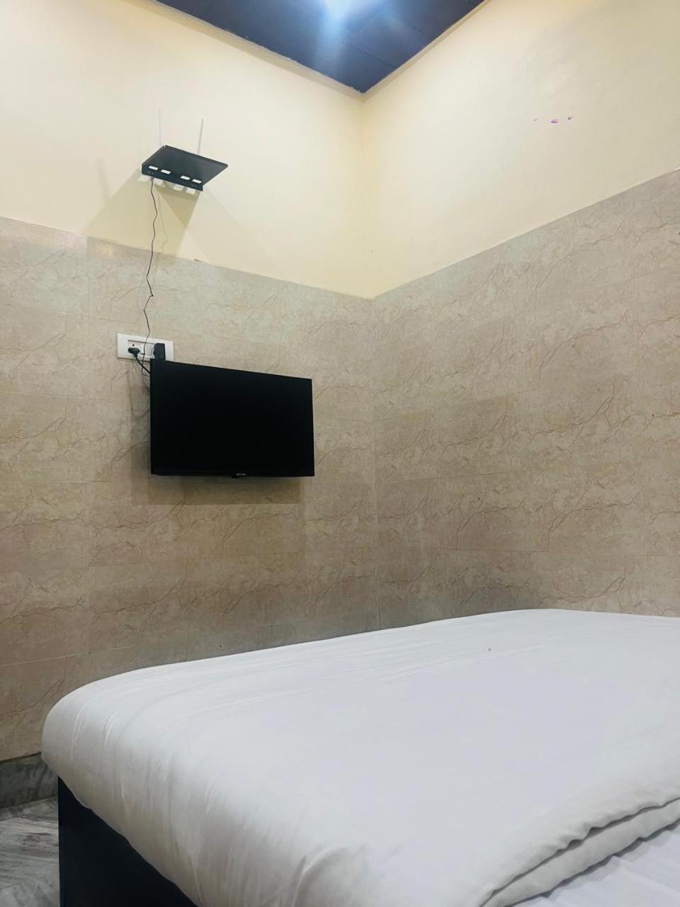 Saroja Paying Guest House Varanasi Exterior photo