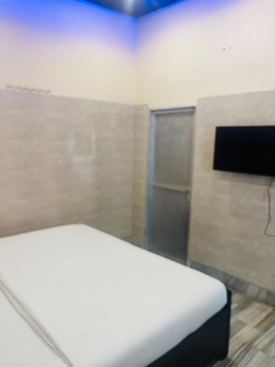 Saroja Paying Guest House Varanasi Exterior photo